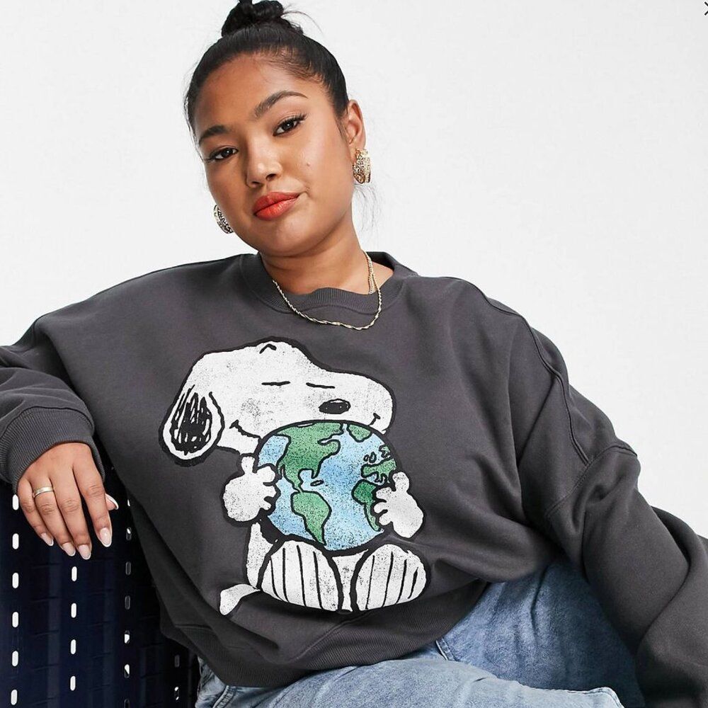 nwt ASOS Cotton On, Snoopy Relaxed-Fit Crew Sweatshirt in Charcoal Grey (16W)